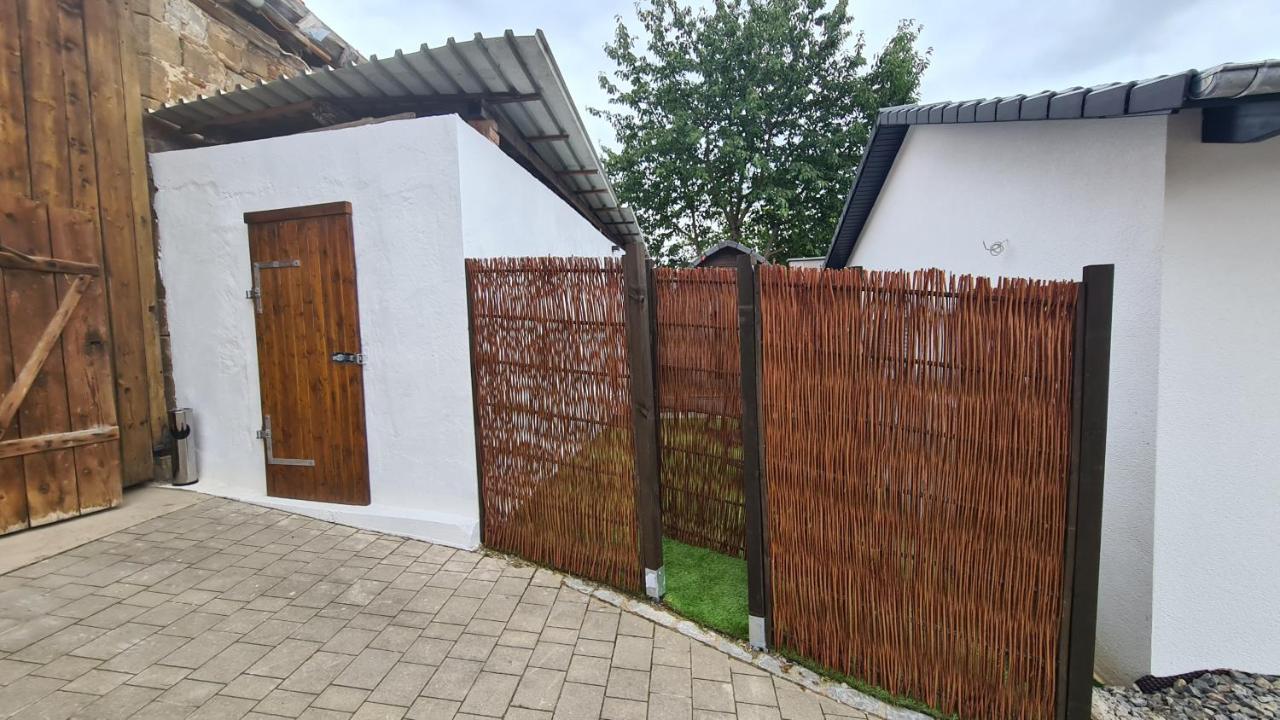 Schlaffass Mit Wellness In Alter Scheune Seinsheim Exterior photo
