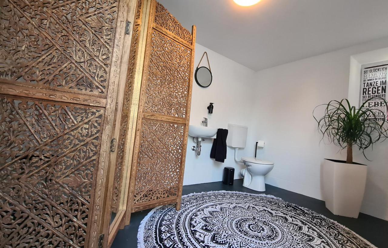 Schlaffass Mit Wellness In Alter Scheune Seinsheim Exterior photo